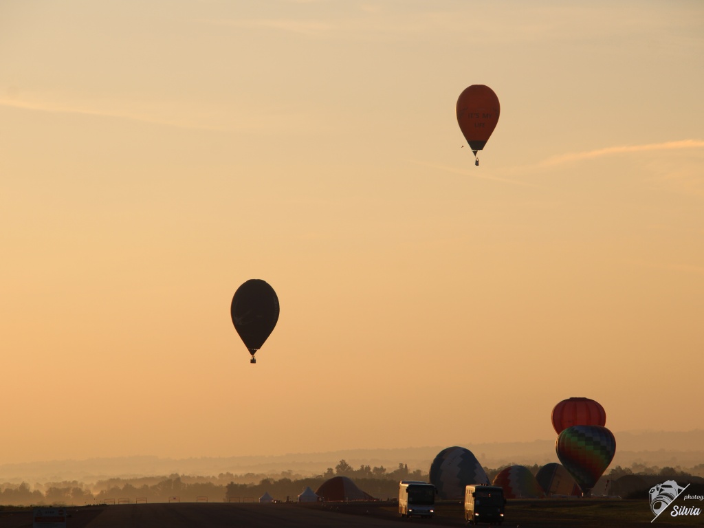 Mongolfiere all'alba